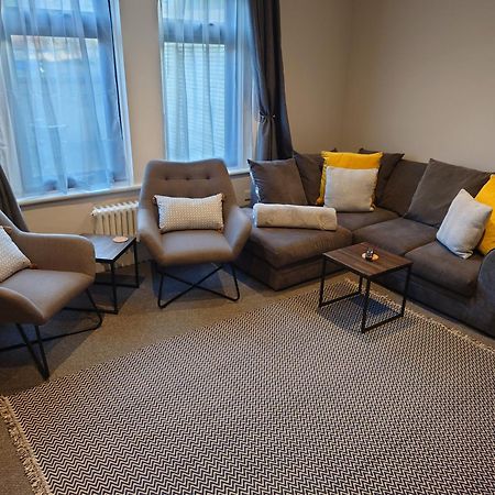 Newly Renovated 2-Bed Bungalow باث المظهر الخارجي الصورة